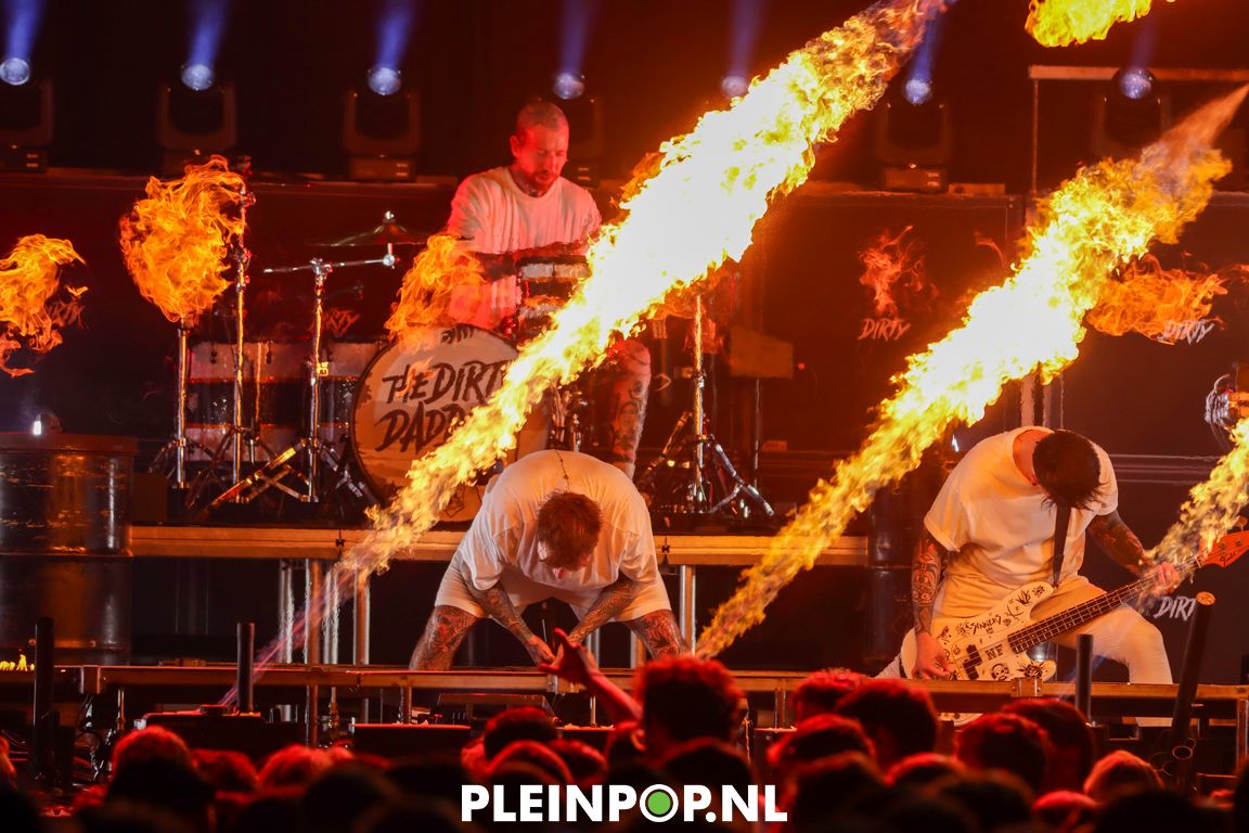 THE DIRTY DADDIES     (91)